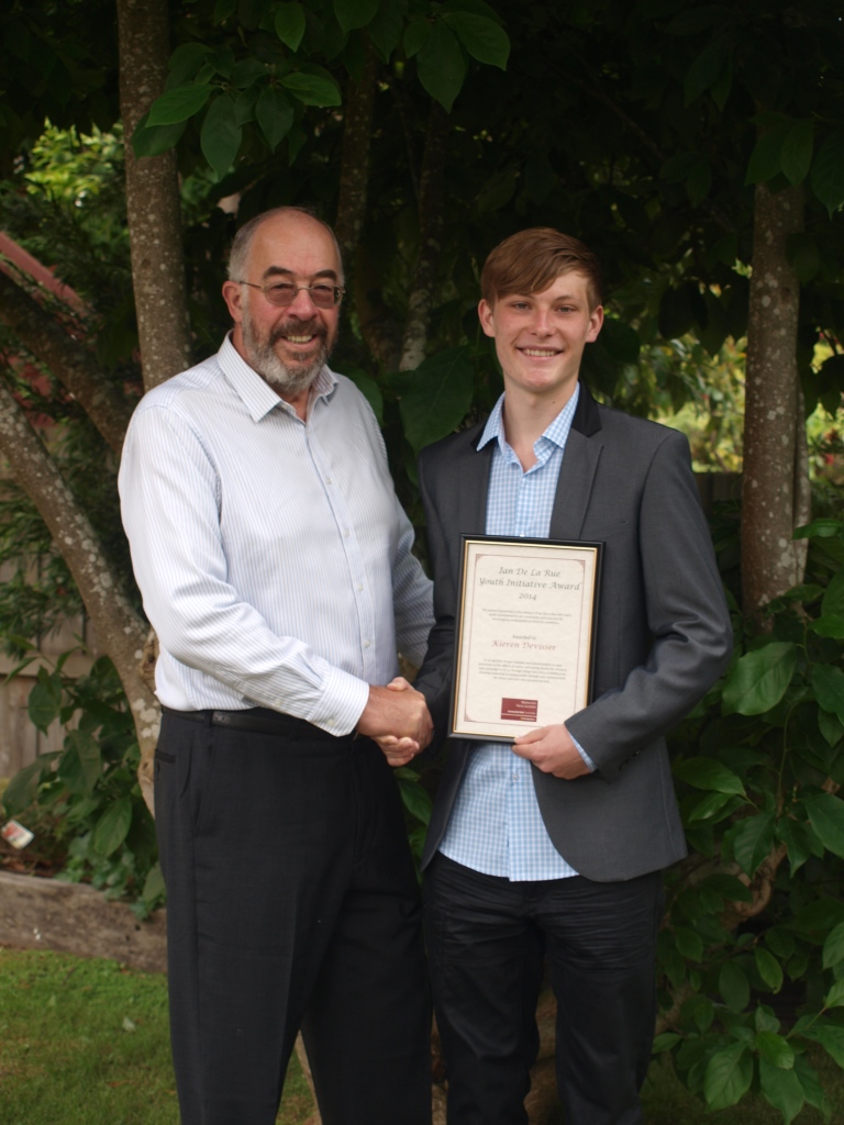 Chairman Peter Kimberley presents Kieren Devisser with the Youth Initiative award.